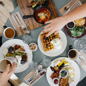 Фото Завтраки для тех, кто любит вкусно и быстро поесть: простые и сытные идеи