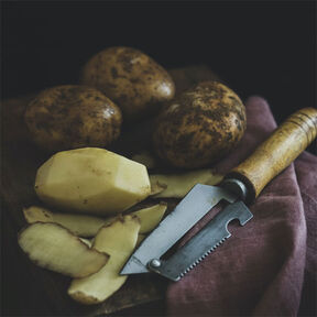 Фото Как можно быстро почистить молодую картошку?