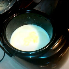 Фото Манная каша в мультиварке на молоке и воде средней густоты: как приготовить без комочков