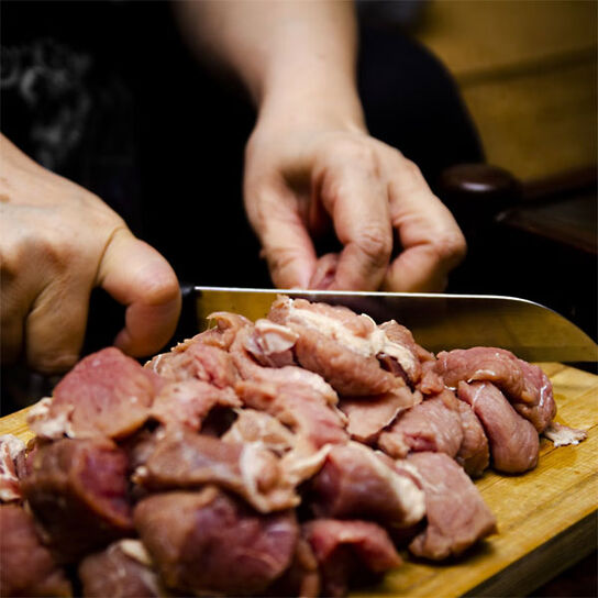 Как замариновать шашлык, чтобы мясо было мягким