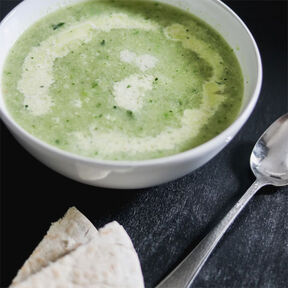 Фото Суп-пюре из брокколи без сливок: полезный, диетический и вкусный крем-суп с гренками