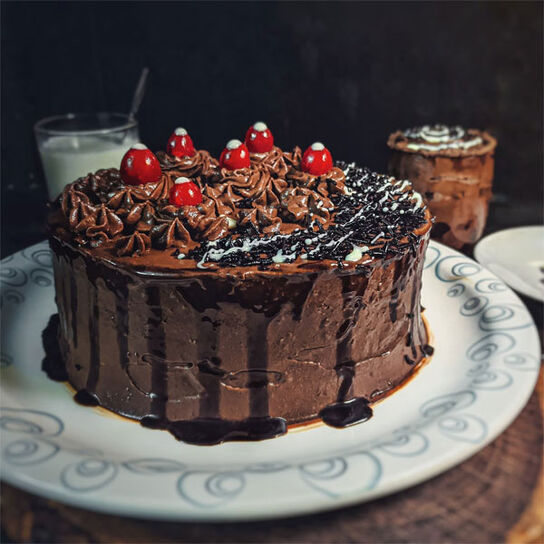 Шоколадный торт с вишней, 14 рецептов приготовления с фото пошагово