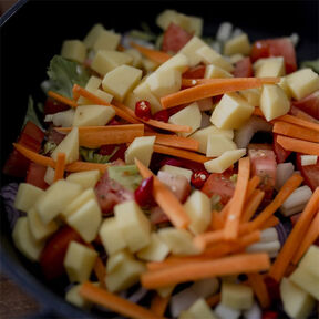 Фото Пикантное Овощное Рагу с Картошкой, Овощами и Красным Перцем (без мяса) тушеное на сковороде